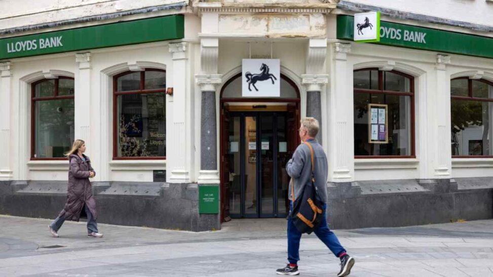 Lloyds bank overcomes lower interest rates as profits surge