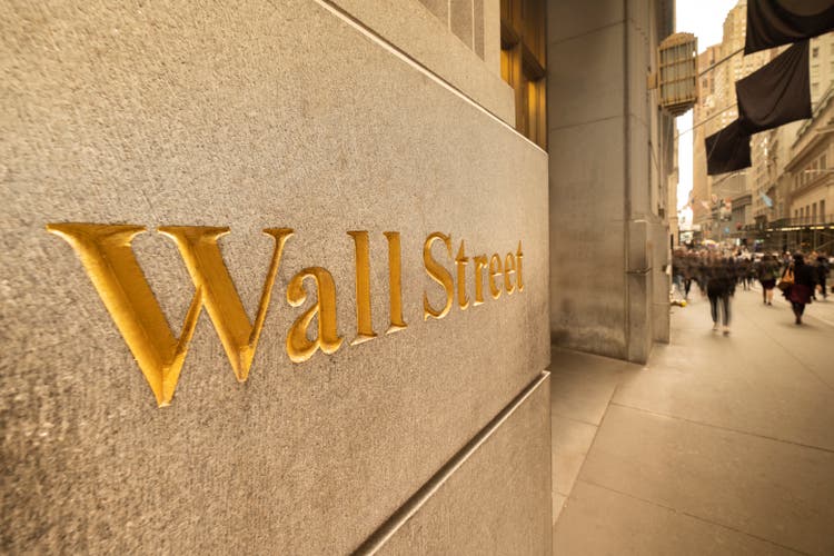 U.s. stocks defy gloom as investors add risk: globaldata.ts lombard