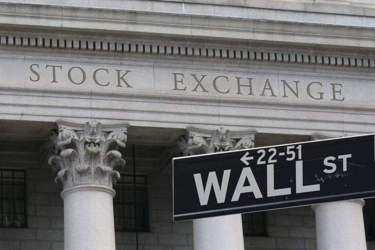 Conflicting signals from bond and stock markets 'not consistent' apollo's torsten sløk