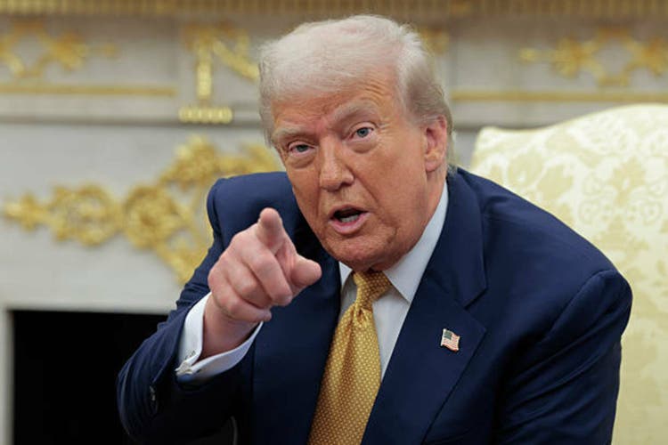 Trump blames powell for 'lagging' housing market, urges rate cuts