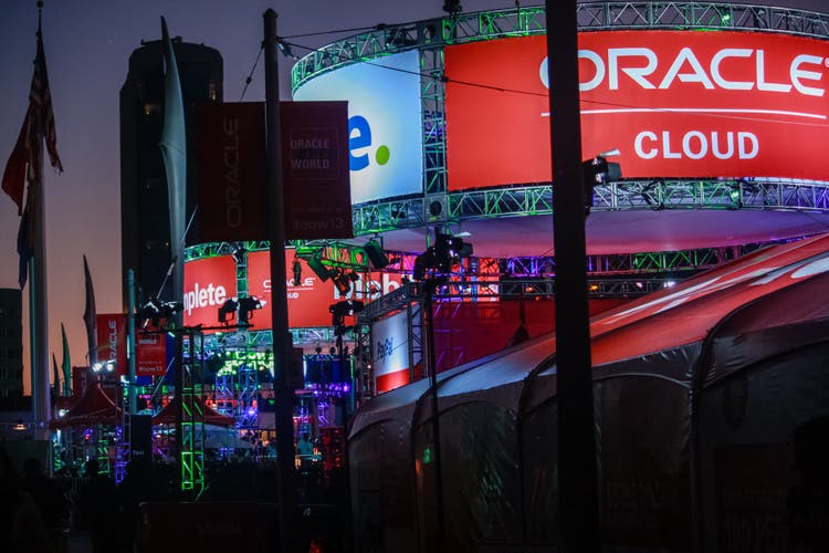 Oracle is said to offer big discounts to u.s. government on software