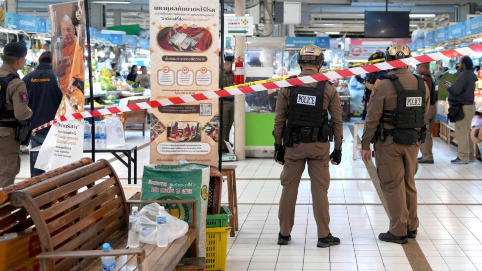 Gunman kills five people at bangkok market