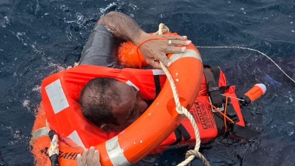At least four killed and 'many' kidnapped after houthi rebels sink ship