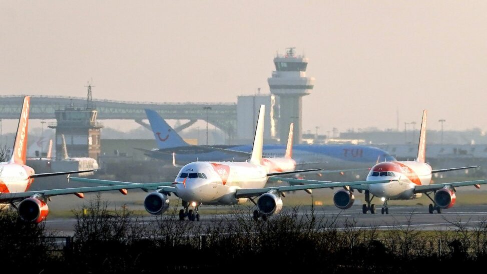 Uk flights resume after glitch as airlines criticise 'outrageous' disruption