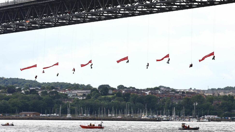 Ten greenpeace activists arrested after suspending themselves from bridge