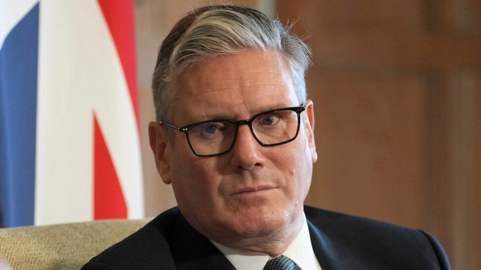 Starmer is caught between trump, macron and mps over palestine recognition