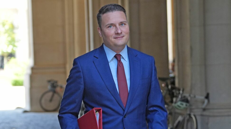Wes streeting says doctors' strikes 'a gift to nigel farage'