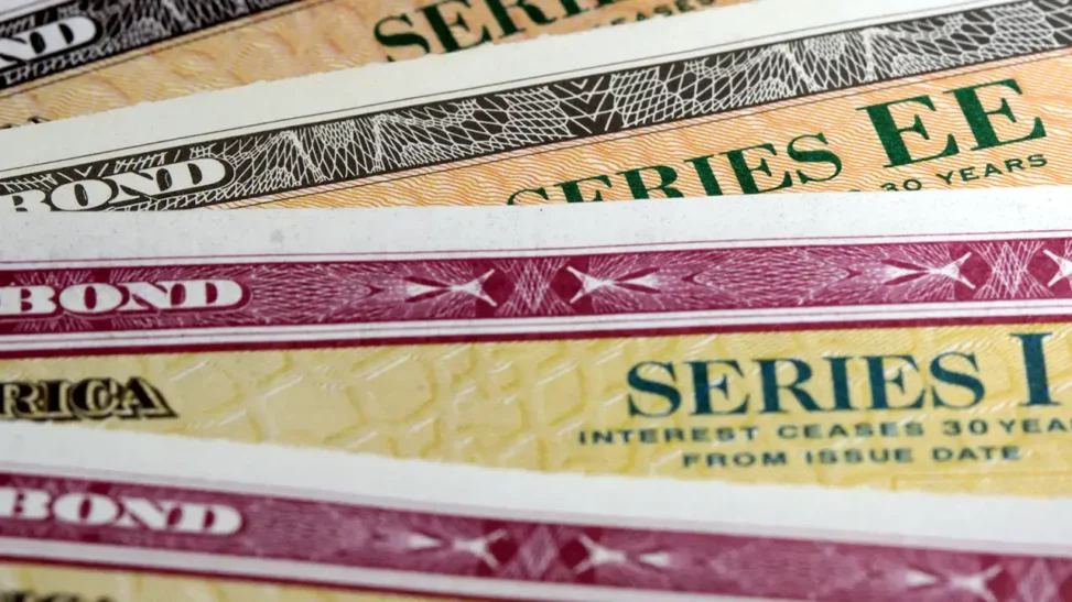 Tokenized treasury frenzy fizzles with stunning $800m weekly drop