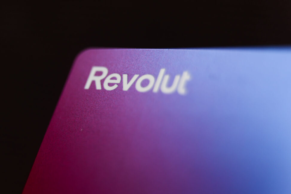 Bank of england chief says no rift with uk government as revolut licence delay draws scrutiny