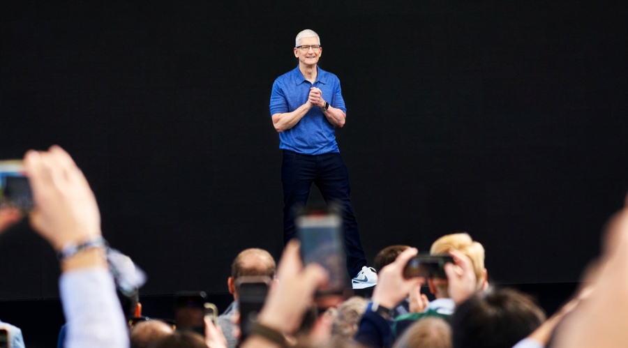 Apple smashes q3 expectations. yes, people are still buying iphones.