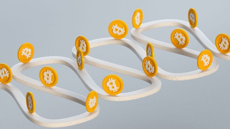 Analyst: bitcoin peaks follow halving patterns—next one expected by late 2025