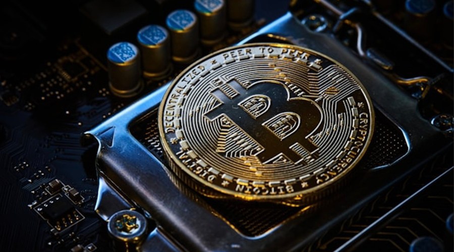 Bitcoin faces bearish pressure as analyst warns of potential drop toward $108k