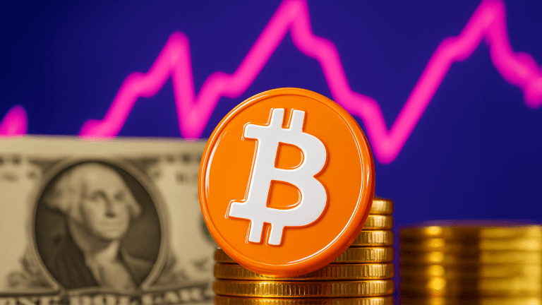 Bitcoin price watch: bearish engulfing pattern caps $124k rally