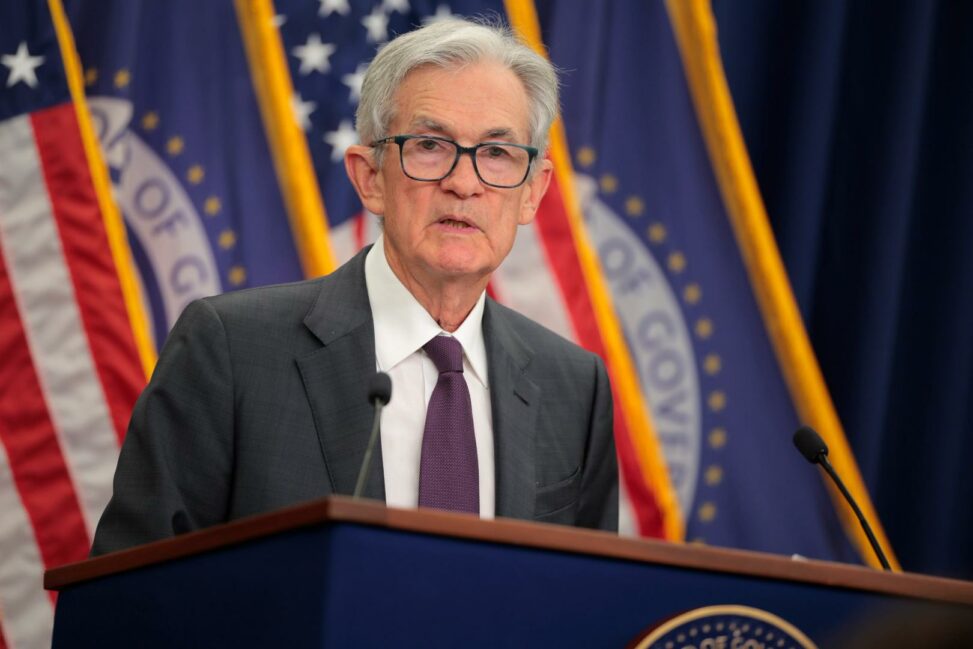 All eyes on powell as bitcoin holds below $113k: crypto daybook americas