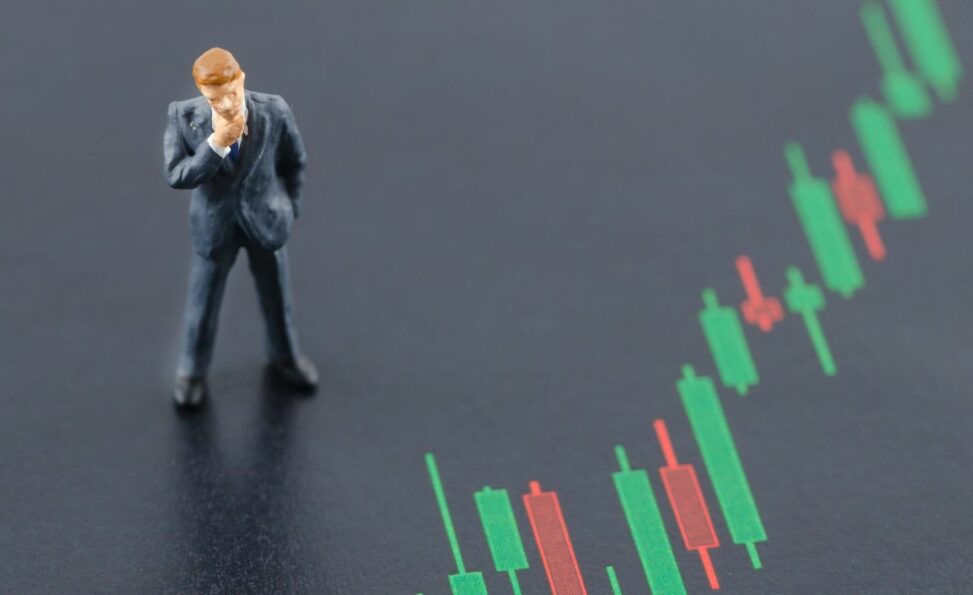 Bitcoin struggles to hold $115k; solana, dogecoin show relative strength as risk off sentiment lingers