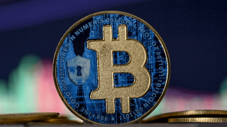 Bitcoin price watch: rejection from $124k sparks short term bearish outlook