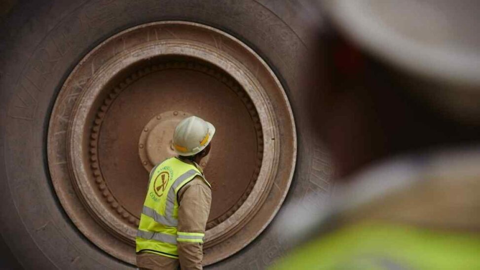 Glencore to stay in london after shelving plans for new york listing