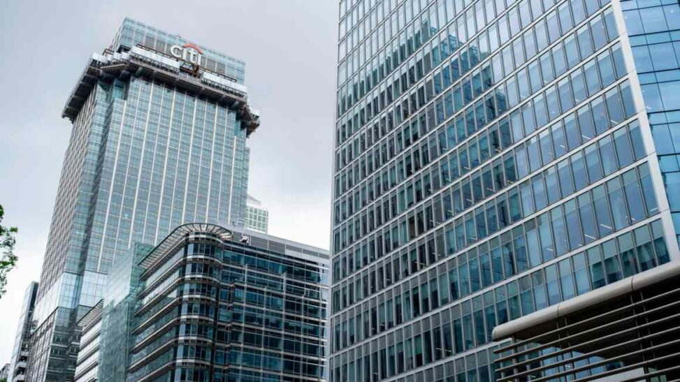 Visa in talks to move european headquarters to canary wharf