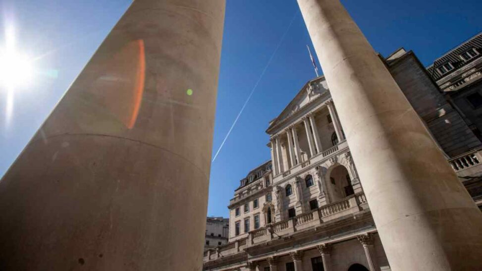 Split bank of england will struggle to give clear outlook on interest rates, say economists