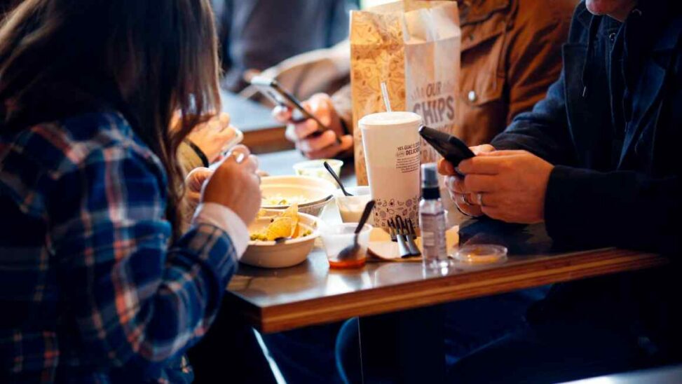 Restaurant chains feel the pinch as us consumers tighten their belts