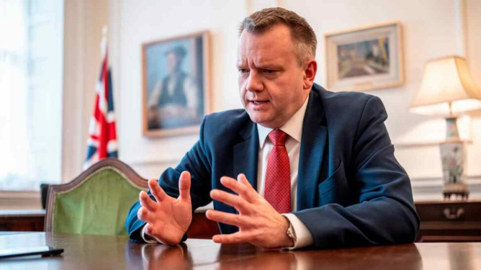 Uk’s eu relations minister to take on farage over planned food deal