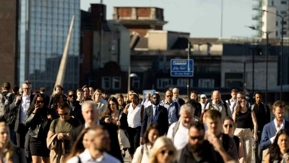 Uk’s post pandemic gdp recovery is revised up by statistics office