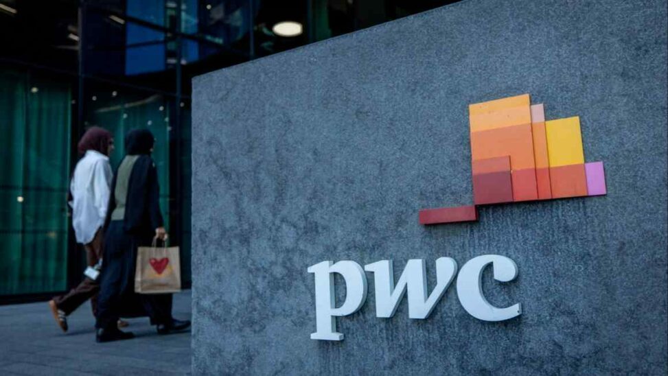 ‘traffic light’ dashboard lets pwc monitor office attendance