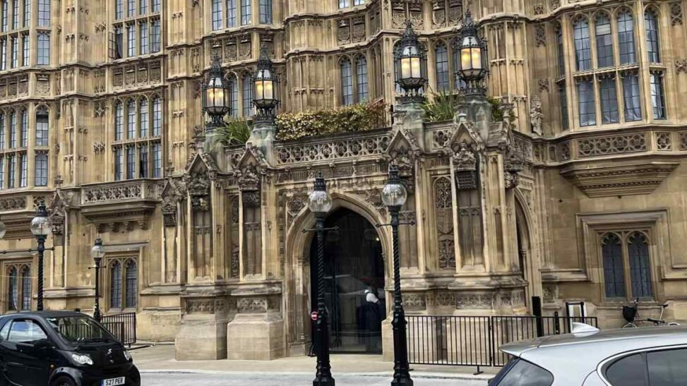 House of lords urged to freeze hiring as costs dispute intensifies