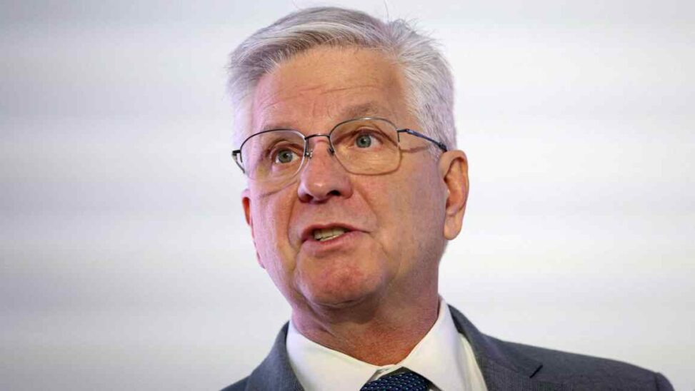 Fed official says he could back jumbo rate cut if us economy weakens sharply