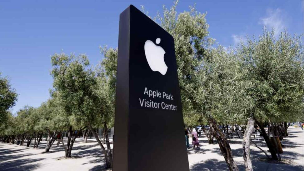 Apple set to boost us investment plans by $100bn, says white house