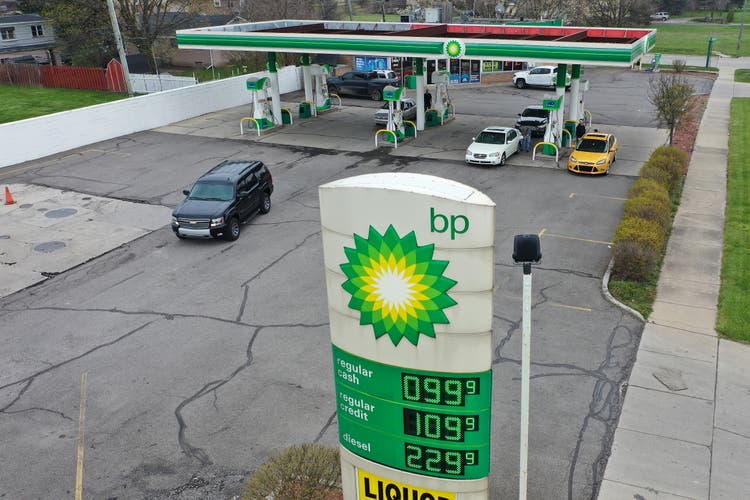 Midwest gasoline prices spike as bp's whiting refinery slowly recovers from outage