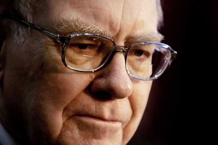Berkshire hathaway q2 operating earnings 3.8% y/y, cash pile slips to $344.09b