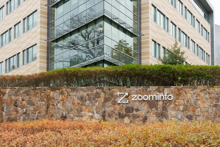Zoominfo's tepid results and forecast insufficient for investor appetite; shares plunge