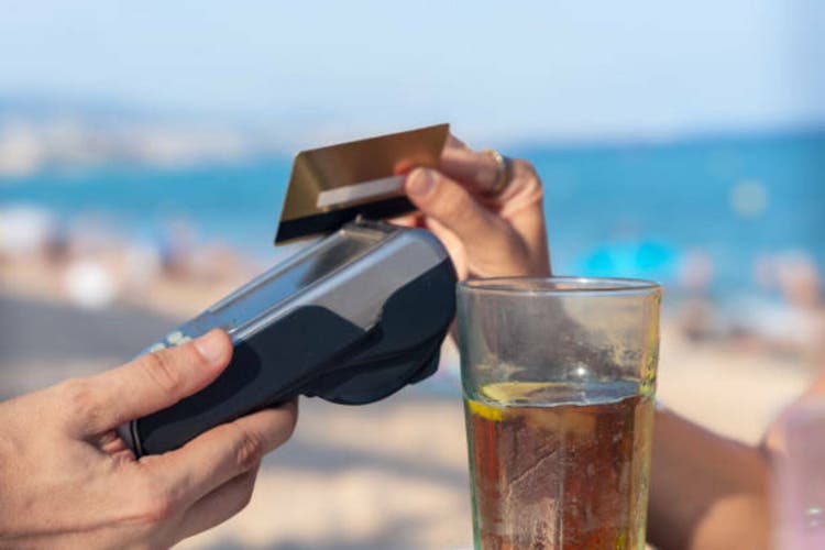 Judge vacates fed's debit card 'swipe fee' cap rule in win for retailers report