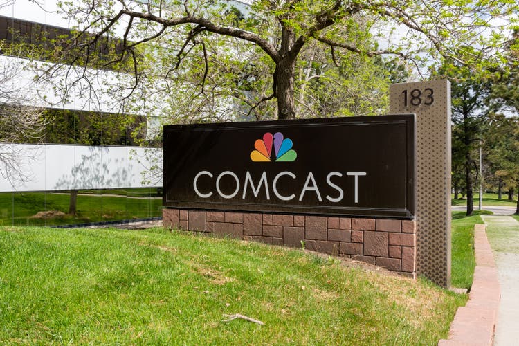Trump threatens to revoke nbc and abc licenses over news coverage