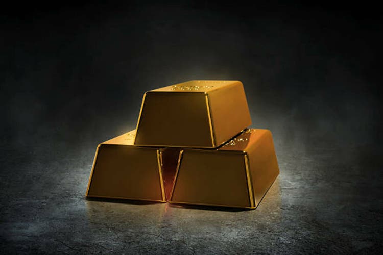 Fed turmoil and governance risks fuel demand for gold and silver, saxo bank says