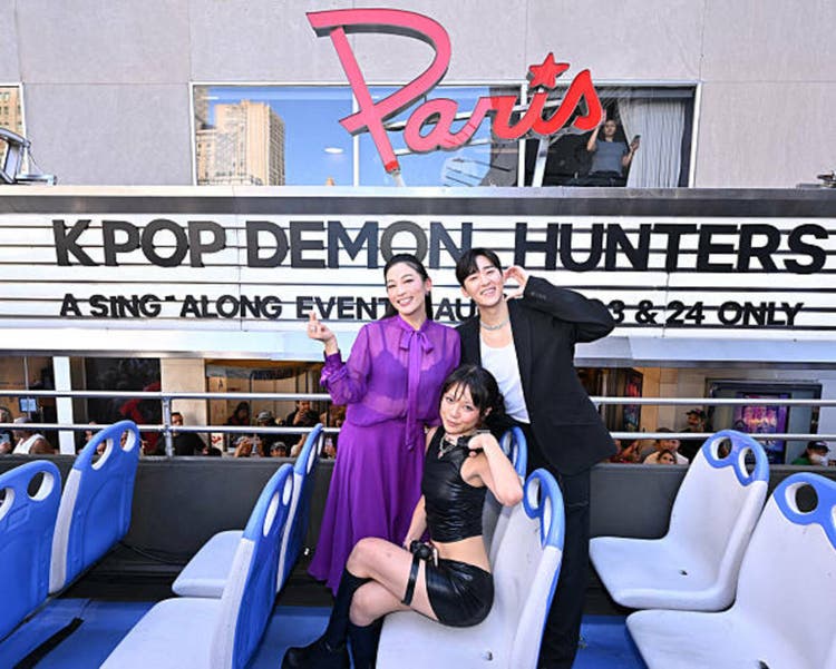 Netflix ‘kpop demon hunters’ leads weekend box office, dethroning 'weapons'