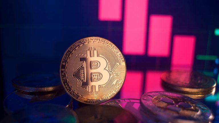 Massive red friday: bitcoin and ether etfs see combined $964 million outflow