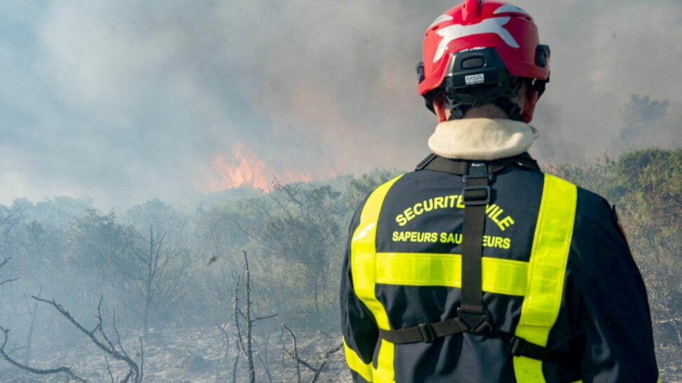 One dead as 'hellish' wildfire spreads in southern france