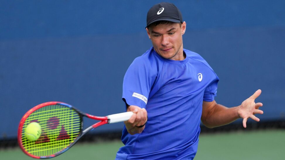 Tennis star gives boy new cap after us open snatching