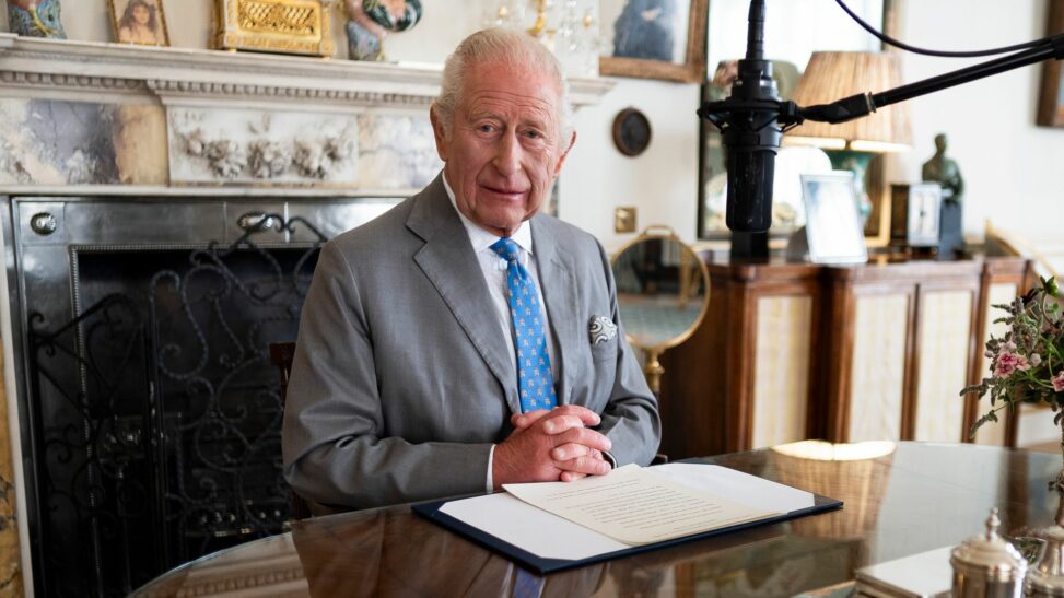 King to warn that sacrifices of vj day veterans should 'never be forgotten'