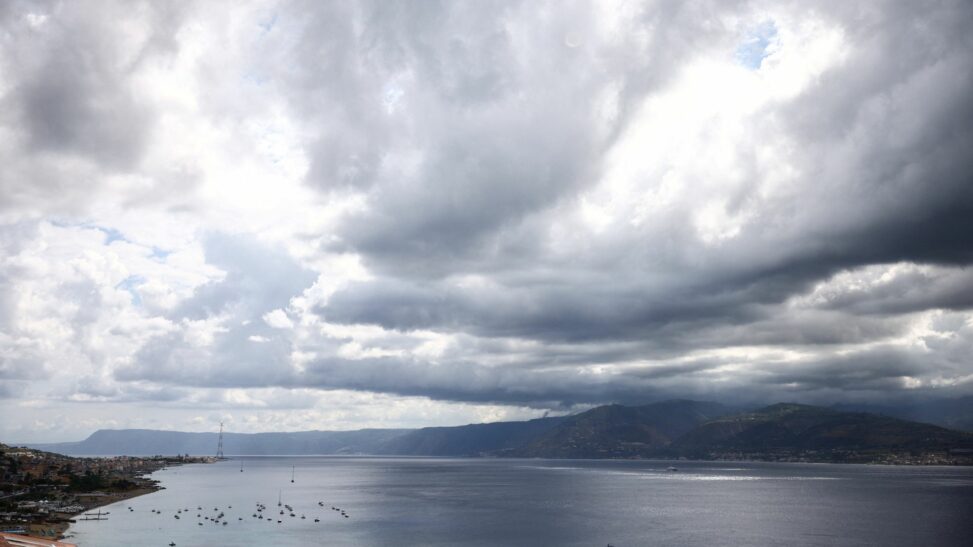 Italy approves 'world's longest suspension bridge'