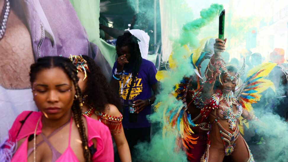 Thousands attend notting hill carnival