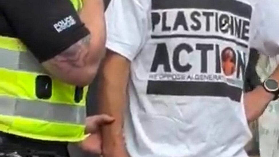 No arrests at rally after man in 'plasticine action' t shirt spoken to by police