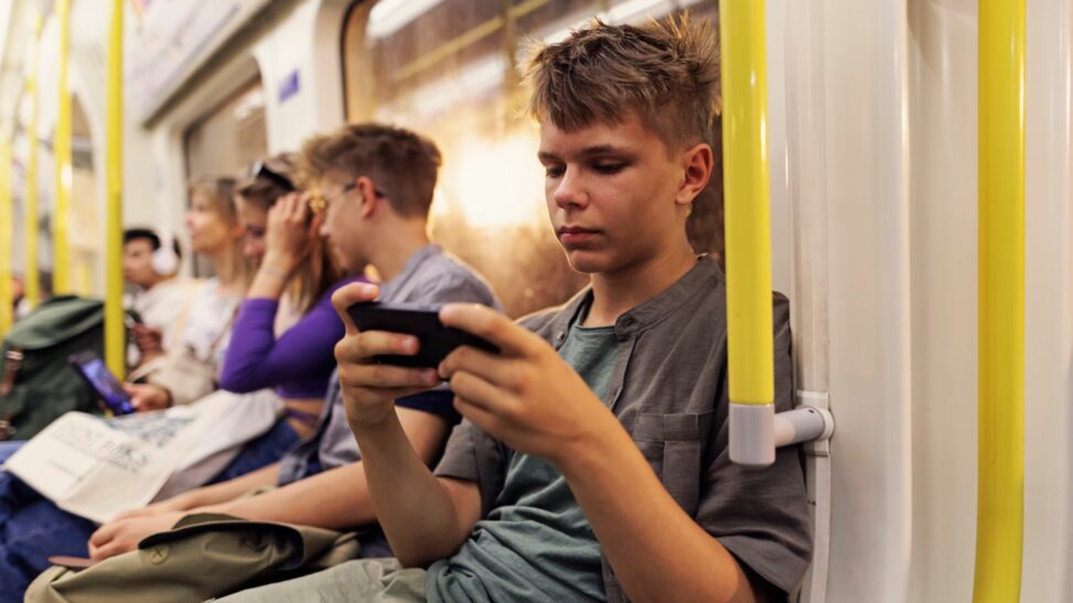 'headphone dodgers' targeted by new tfl campaign