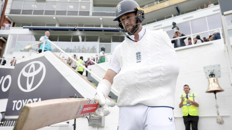 England lose nail biting final test to india after injured woakes took to crease with arm in a sling