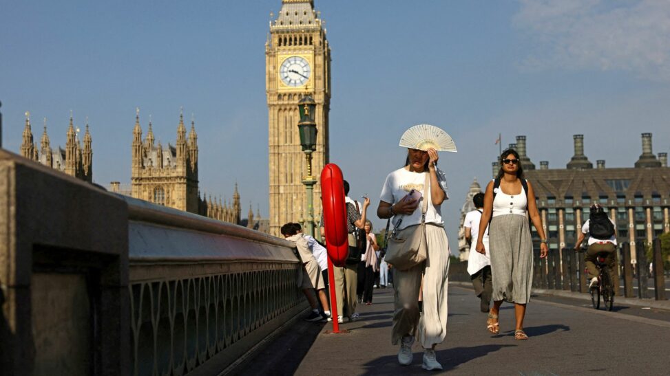 Uk set to bask in 30c sunshine over bank holiday weekend