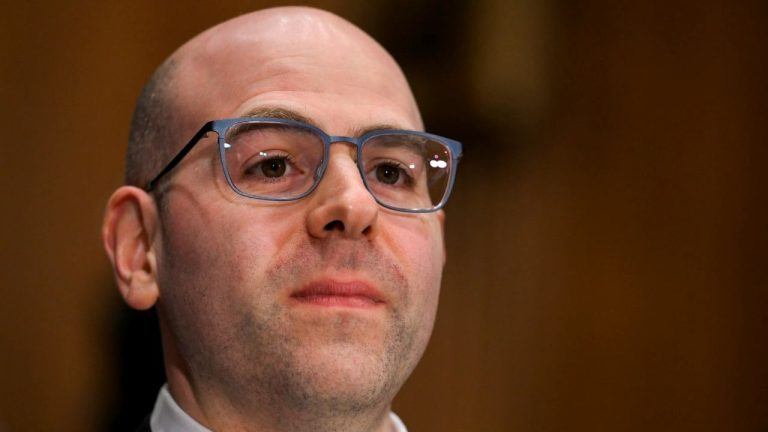 Trump nominates stephen miran as new fed governor