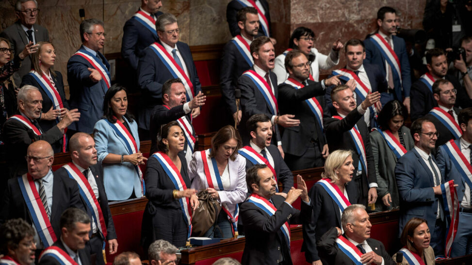 Bond vigilantes take aim at france
