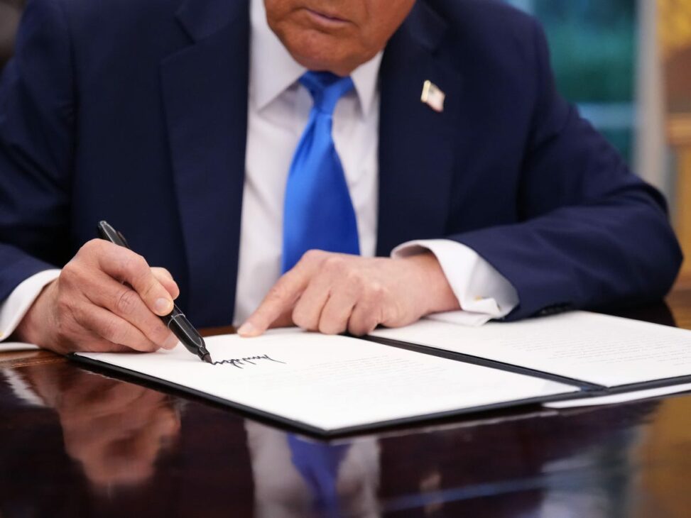 White house says trump's h 1b visa changes will only affect new applicants